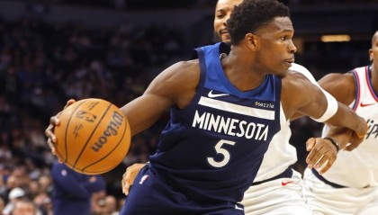 爱德华兹37+8连中巨星球 伦纳德8分森林狼险胜快船