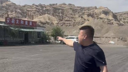 新疆戈壁滩现“安徽太和板面”店，老板：店里有电有自来水，面条15元一碗