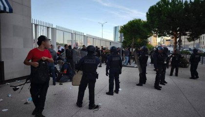 法国逾50万人罢工反对政府财政紧缩方案