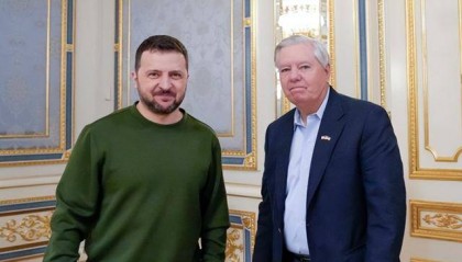 美国参议员道破天机：支持乌克兰战争，是为了11万亿稀土资源