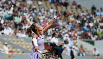 不敌萨巴伦卡，郑钦文无缘法网女单四强