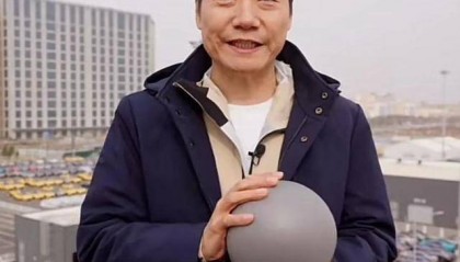 雷军从6楼扔西瓜，展示小米SU7 Ultra“防弹涂层”