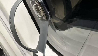 “不要把手表粘在高铁车窗上！”网友：我怎么这么“手欠”！