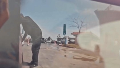 小米SU7在服务区被恶意割胎，阳西警方通报：嫌疑人被当场抓获，已刑拘！