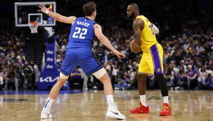 东契奇32+7+7詹姆斯24+8 湖人不敌魔术苦吞三连败