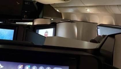 乘客怒斥“乘务员将白葡萄酒提供给3岁小孩”！国泰航空道歉