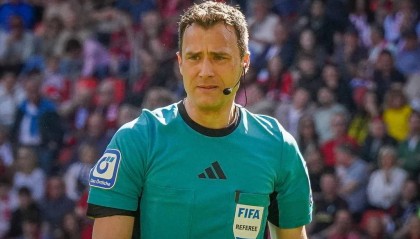 争议！德国劣迹裁判吹罚巴黎战阿森纳 曾因打假球被停赛