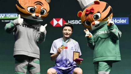 为国羽时隔6年再夺大马赛男单冠军，石宇奇的世界第一“不水”！