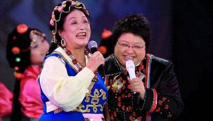 韩红的母亲雍西：女儿52岁仍未婚单身，让她纠结心痛