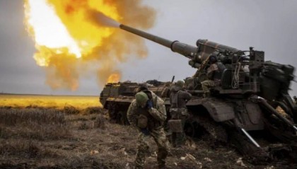 美国同时收到两大坏消息！俄军前线越打越猛，伊朗找美国索赔？普京不理会特朗普“最后期限”