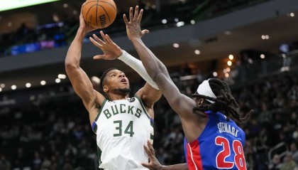 字母哥爆砍59+14CC空砍35分 雄鹿加时击败活塞