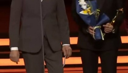 79岁王学圻亮相颁奖典礼，网友：这状态像49岁的