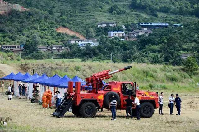 用温压弹帮助美国扑灭加州大火，这是地狱笑话吗？