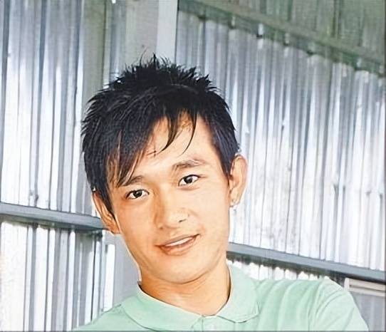 考古|李荣浩卡零点为杨丞琳庆生，十年爱情比你想象的还甜，男方靠这招成“大赢家”