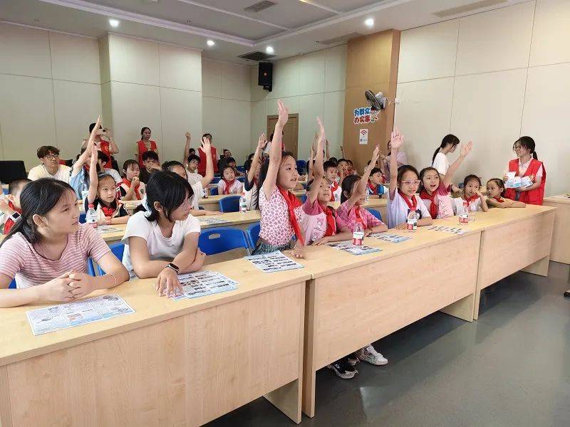【暑期禁毒宣传】鹿寨县：趣享暑期 无毒无忧— —青少年护航行动进行时