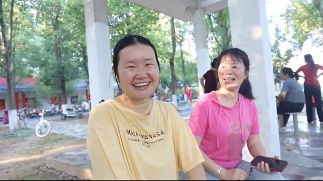 益阳一妈妈跳广场舞10年“唤醒”植物人女儿：医生说舞乐能刺激神经，我就照做了