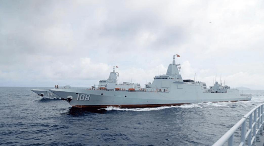 南海爆发激烈对峙,美航母给菲律宾撑腰,055大胆穿插美编队立下大功