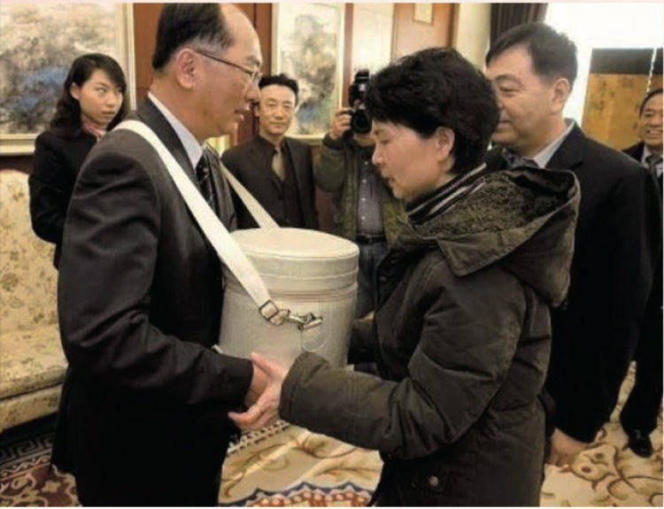 15年前他护送朱枫烈士“回家” 如今看《沉默的荣耀》流泪到不忍看完