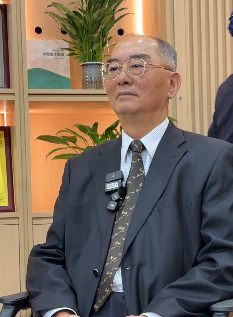 15年前他护送朱枫烈士“回家” 如今看《沉默的荣耀》流泪到不忍看完